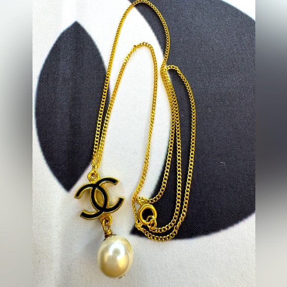 CHANEL Necklace with Pearl Pendant 2007C - Picture 1 of 3